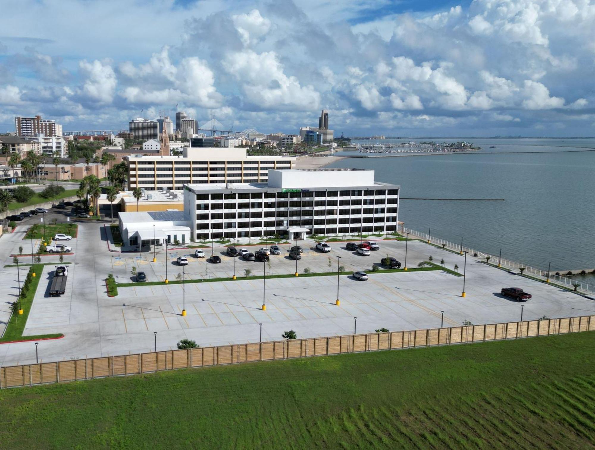 Holiday Inn Express Corpus Christi - Beachfront By Ihg Экстерьер фото